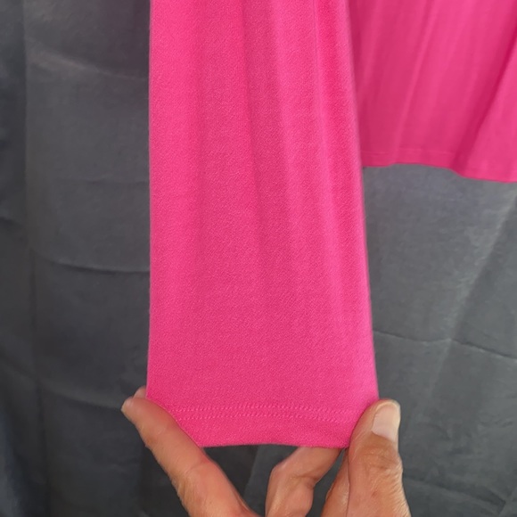 Kim & Cami Peek-a-Boo Cutout Jersey Top - Picture 5 of 8